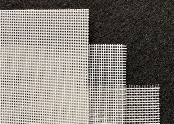 Wytwarzanie papieru Polyester Mesh Square Granica grubości 2-4,5 mm 0,6-1,5 kg/m2 Waga