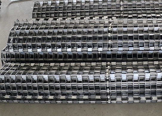 304 Metalowy przenośnik taśmowy o strukturze plastra miodu ze stali nierdzewnej do systemów produkcji chleba